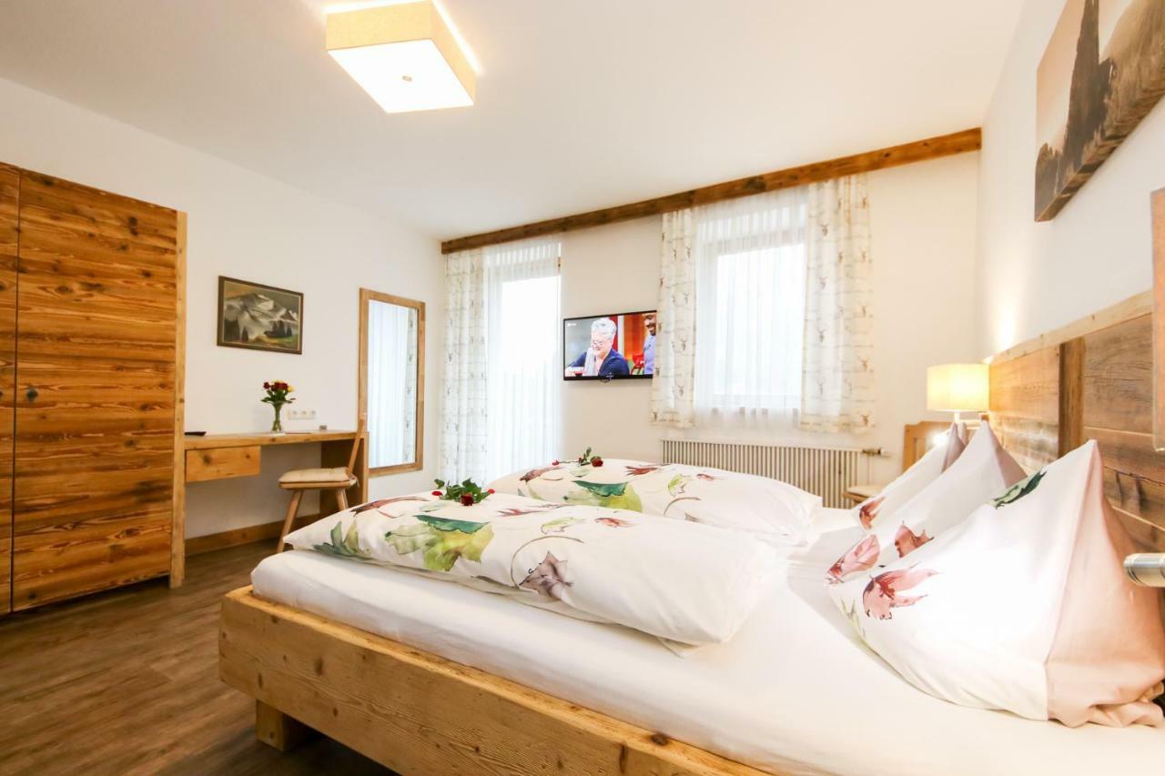 Отель Gasthof St. Adolari Санкт-Ульрих-ам-Пиллерзее Экстерьер фото